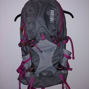 Camelbak Women's 2016 Spire 22 LR Hydration Pack G